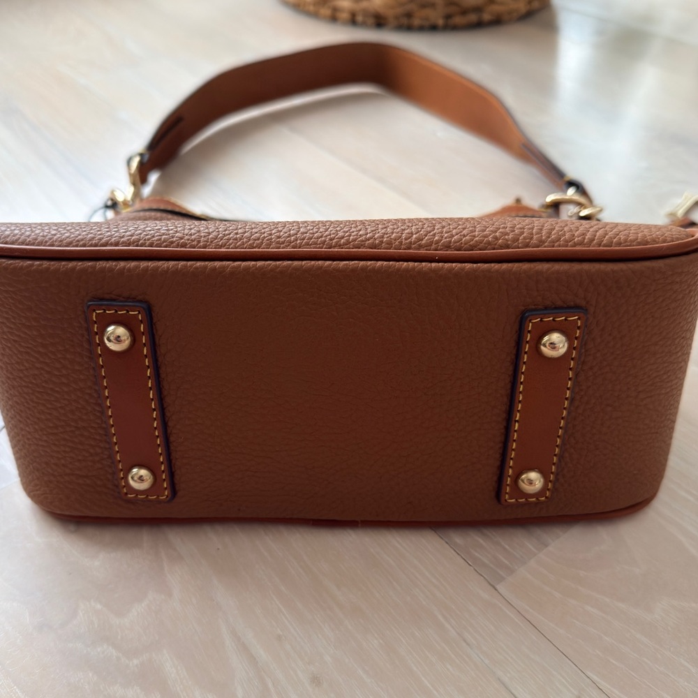 Dooney & Bourke - Pebble Grain Hobo Bag - Picture 3 of 9